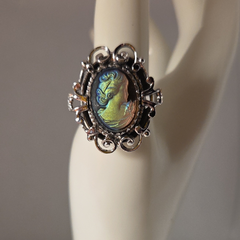 Whiting And Davis Glass Cameo Ring